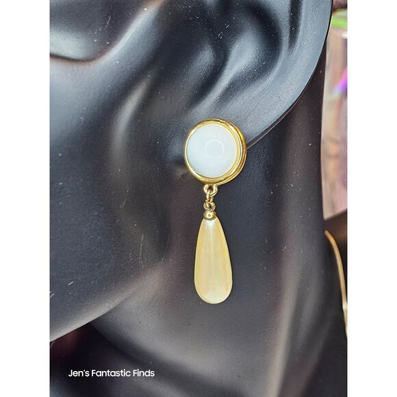 Monet Gold Tone Faux Pearl Drop Earrings Vintage - Picture 6 of 9